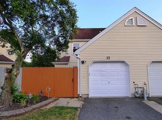 11 Longfellow Ct, Freehold, NJ 07728