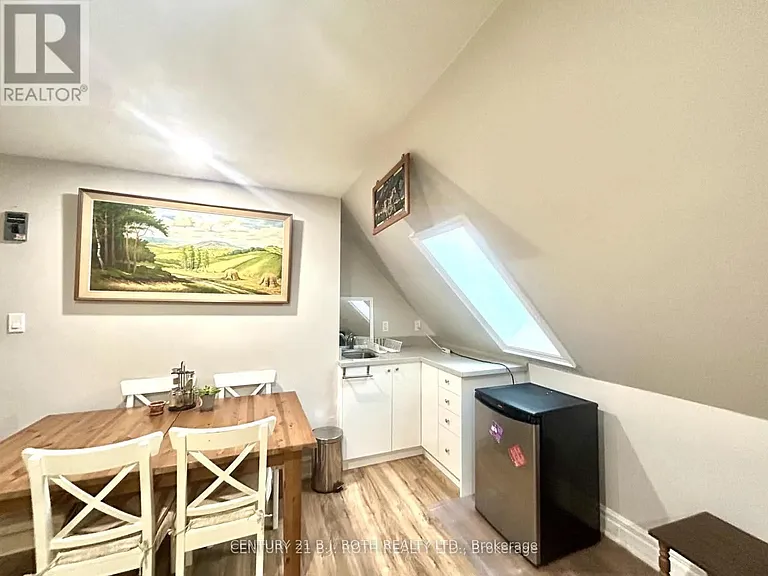 9 Greenwood Forest Rd — Photo 8