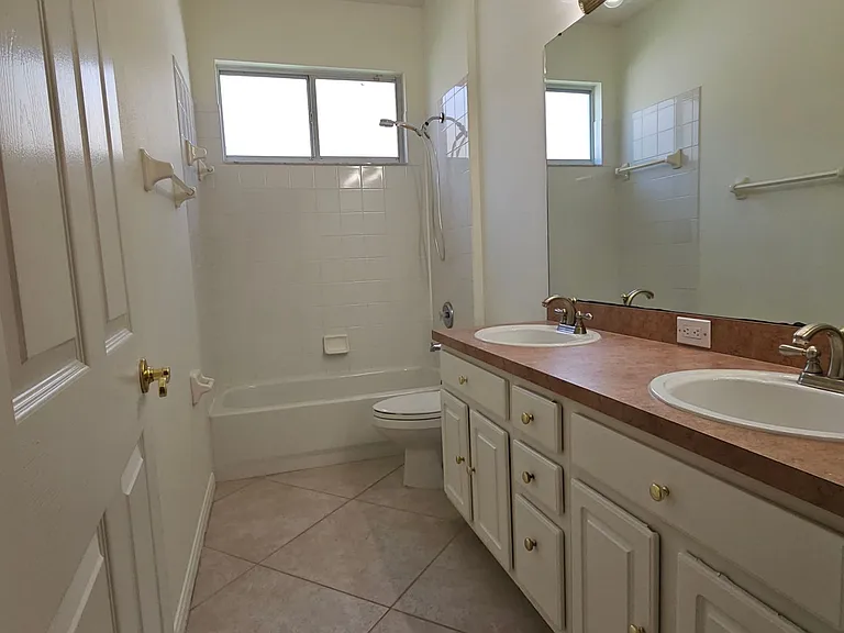 7209 Colonial Lake Dr — Photo 33
