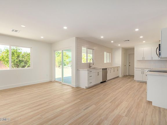 5th image of 9838 W Evergreen Dr