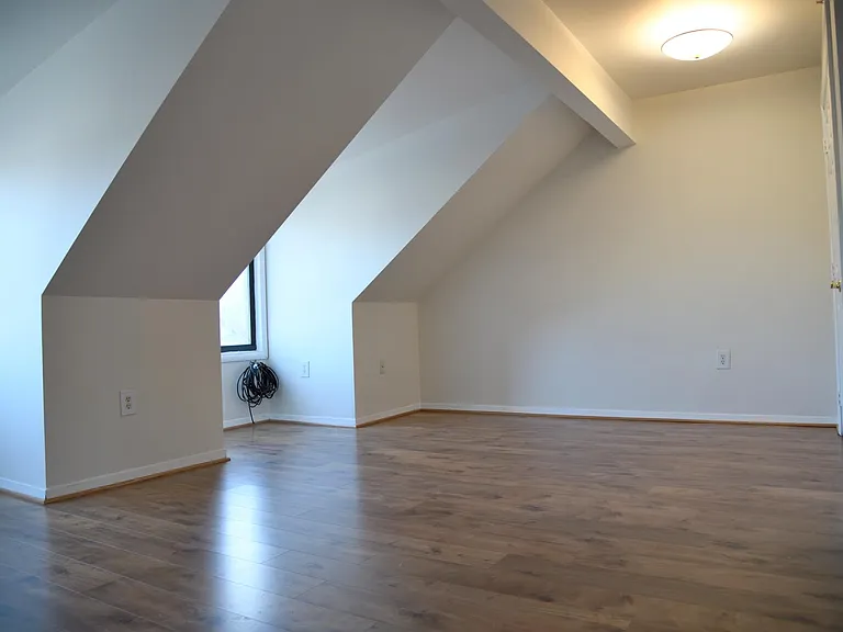 Forest View Pl — Photo 4