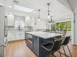 108 Briar Hills Cir, Springfield, NJ 07081