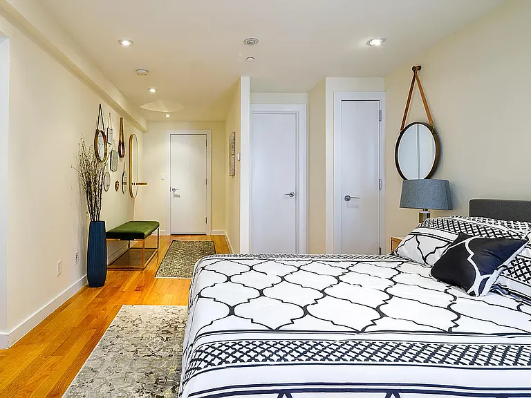 215 E 81st St #4B — Photo 4