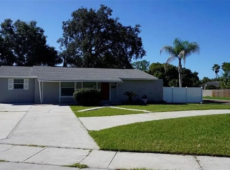 8518 Woodlake Dr — Photo 3