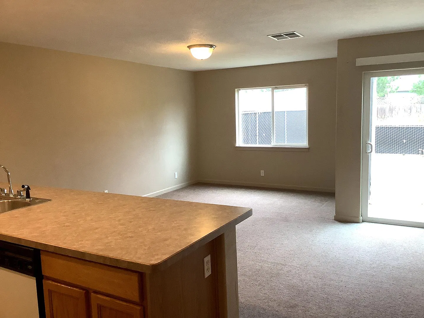 3-Bedroom 1 1/2 bathroom duplex in Lowell — Photo 3