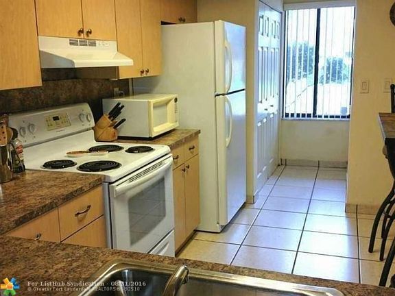 4th image of 947 NW 79th Ter #947