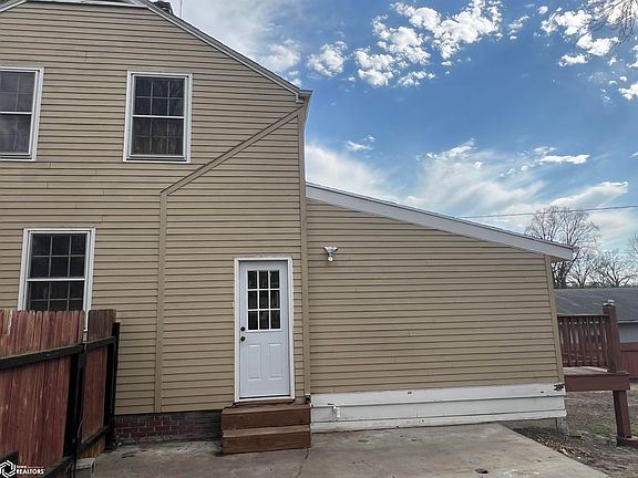 3rd image of 814 N Sycamore St