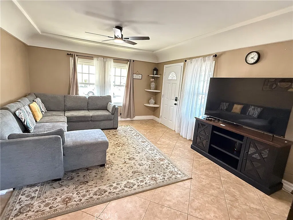 3 bed, 959 sqft, $3,850 — Photo 1