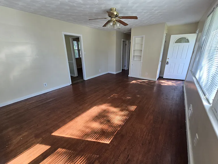 3615 Ammons Ave — Photo 5