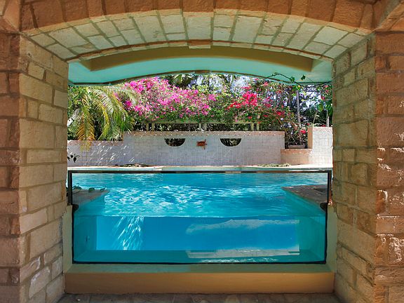 Viewable deep end of pool