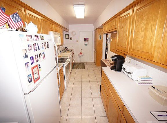 4th image of 1618 E 37th St