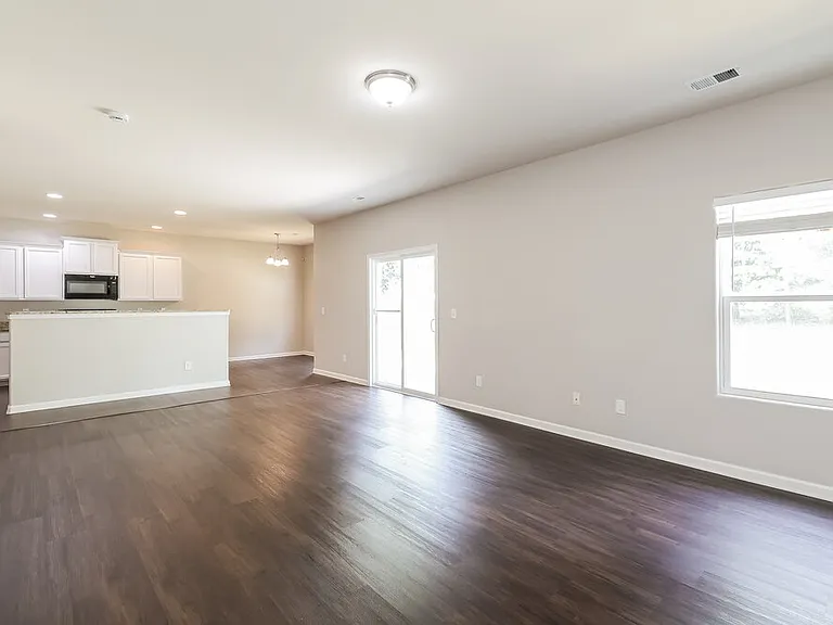 1521 Waylon Ave — Photo 6