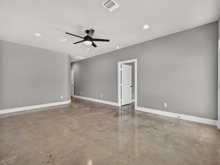 2817 Clinton Ave — Photo 11