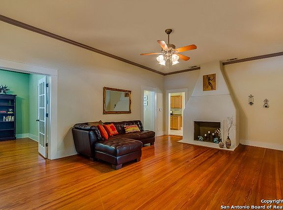 5th image of 601 W Magnolia Ave