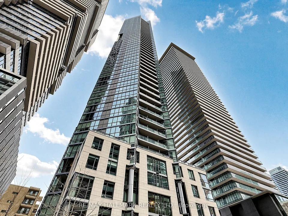 45 Charles St E #3801