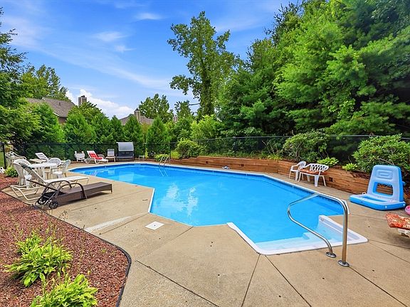 2nd image of 44 S View Dr #44