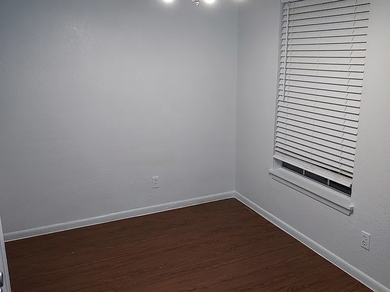 Marbach Manor Apartments — Photo 16