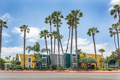Aztec Pacific Apartments Photo 1