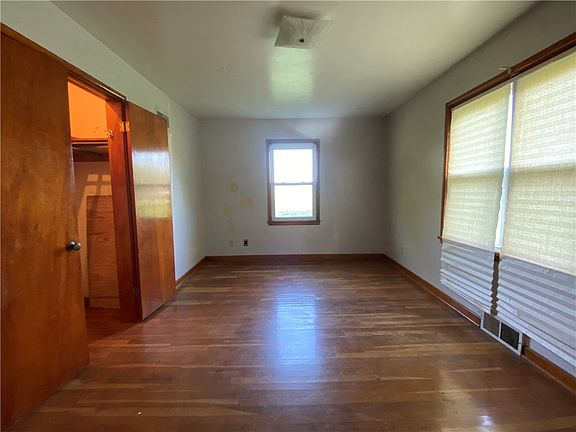 4th image of 3268 Plaza Dr