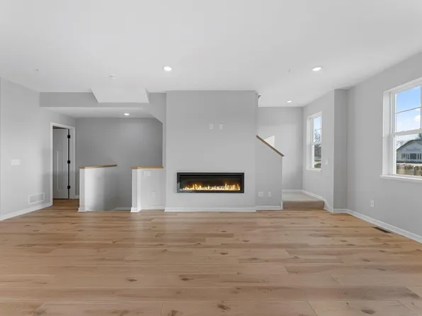 1523 Trellis Ln, West Saint Paul, MN 55118