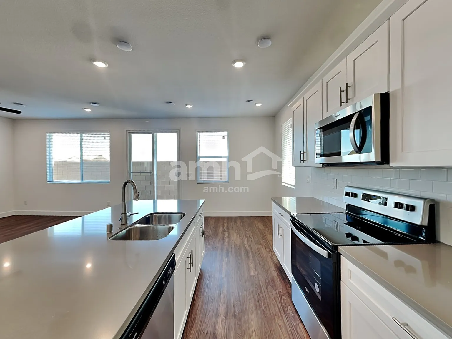 3 bed, 2.5 bath, 1851 sqft, $2,295 — Photo 4