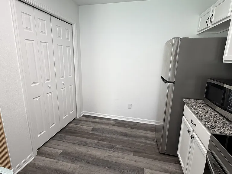 701 Cresting Oak Cir — Photo 7