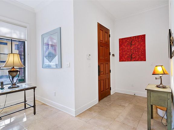 4th image of 1505 Oak St #20