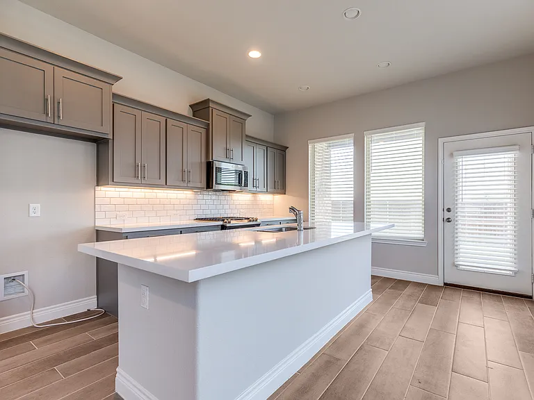 9504 Longhorn Ln — Photo 10