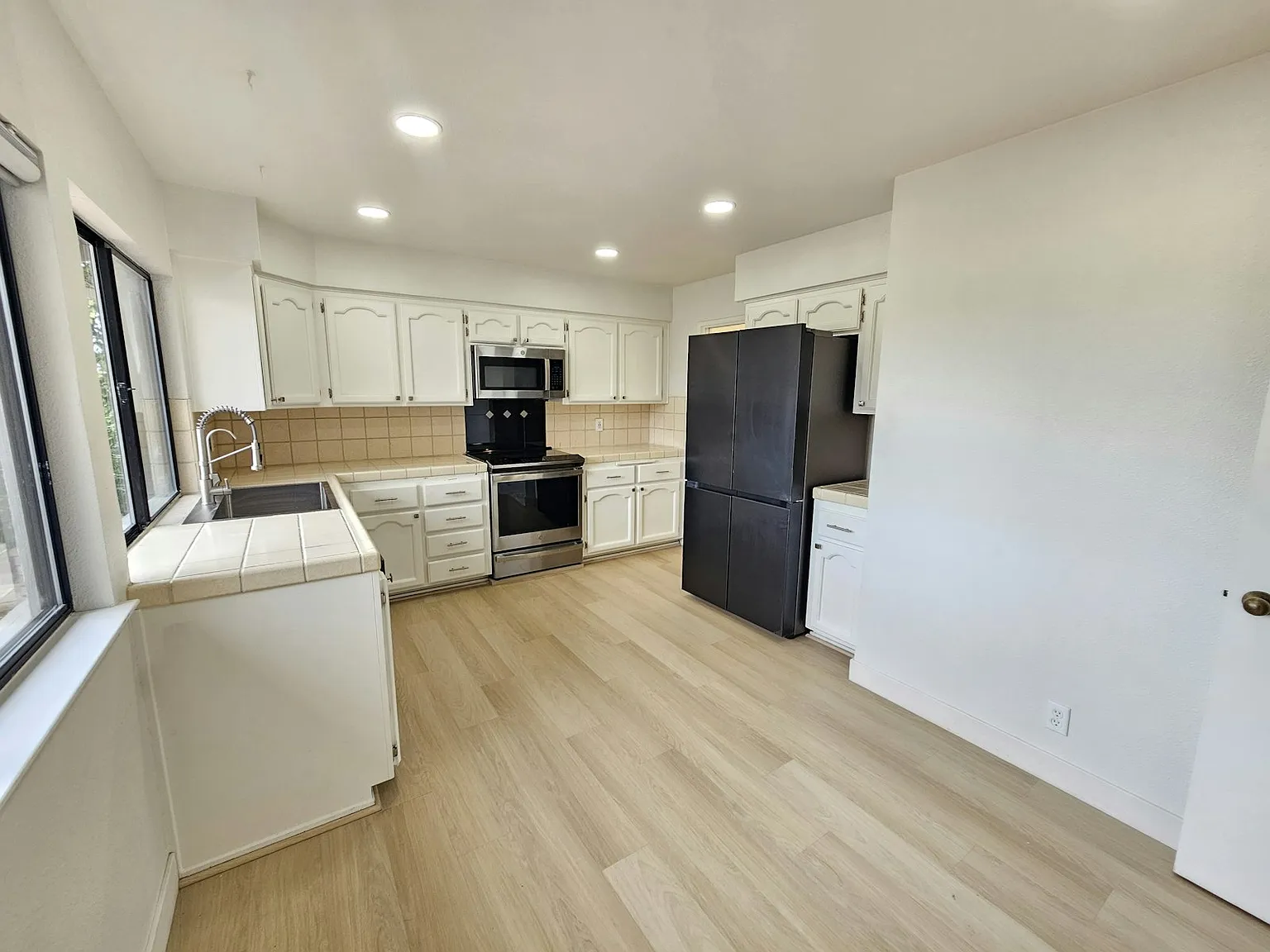 11891 Bloomington Way — Photo 2