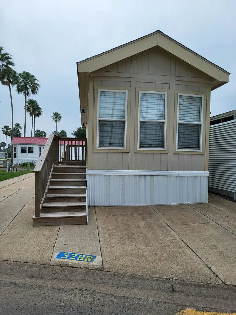 1 bed, 1.0 bath, 385 sqft, $1,300 — Photo 1