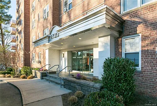1133 Midland Ave #3H Photo 1