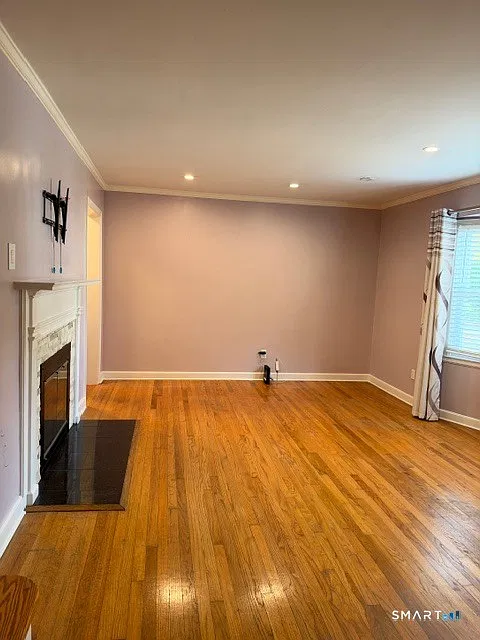 4 bed, 2.0 bath, 2325 sqft, $4,800 — Photo 3