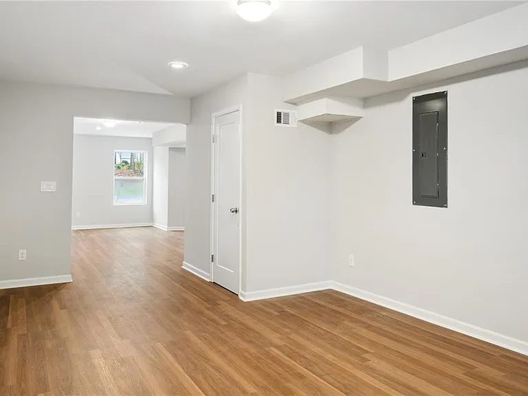 2295 Brandon Ct NE — Photo 33