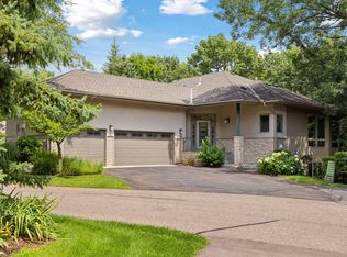 19 Summit Hts, North Oaks, MN 55127