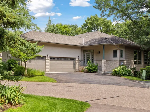 19 Summit Hts, North Oaks, MN 55127
