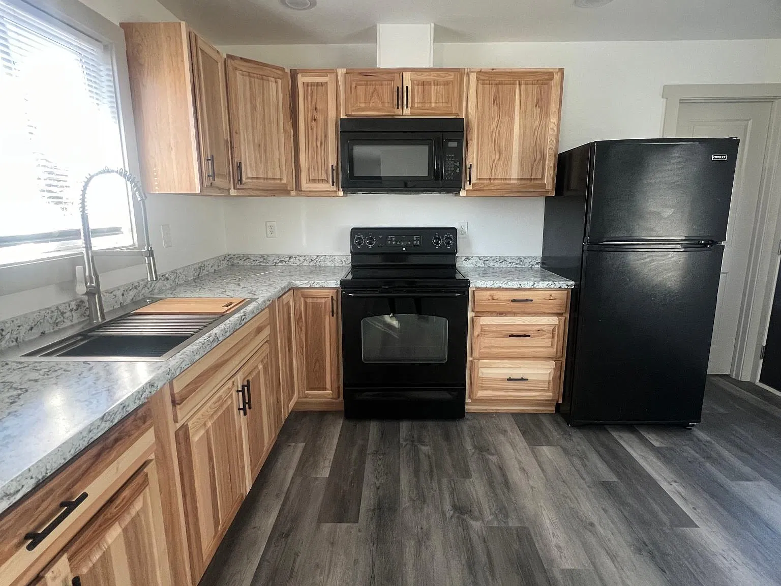 2 bed, 650 sqft, $1,200 — Photo 3