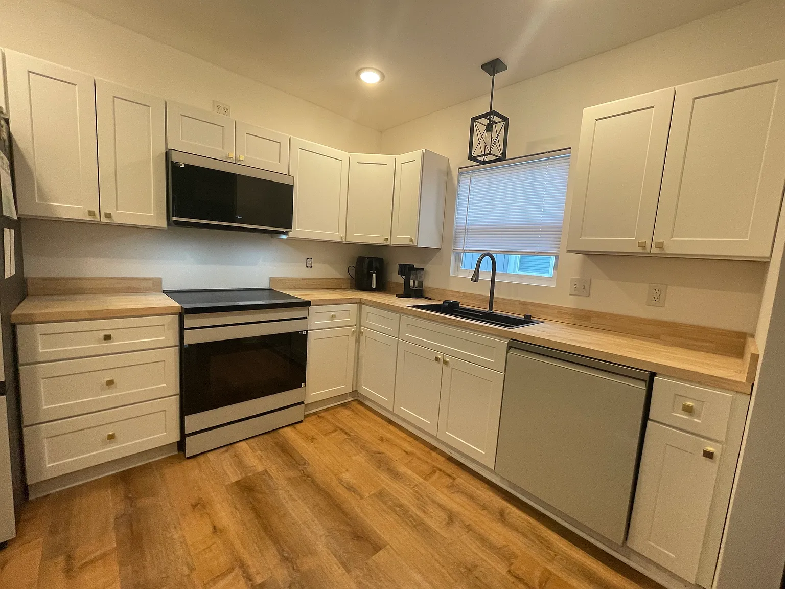 2 bed, 850 sqft, $1,575 — Photo 3