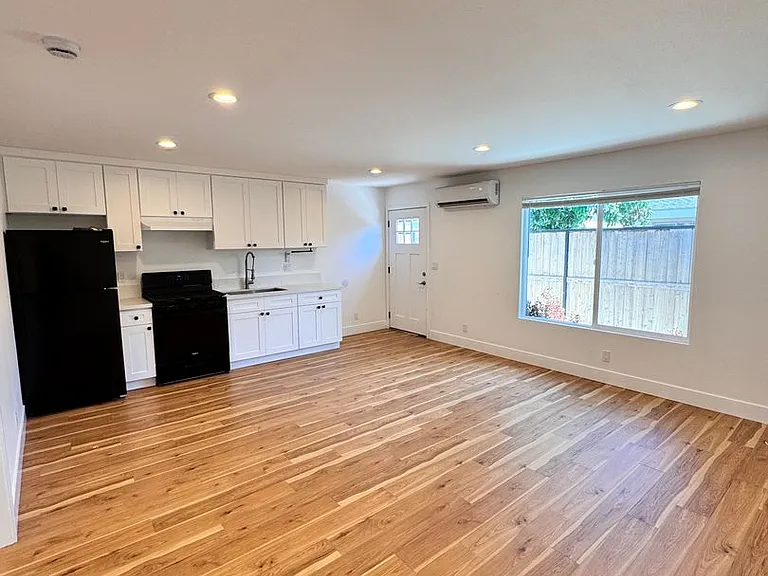 3951 Howard Ave — Photo 2