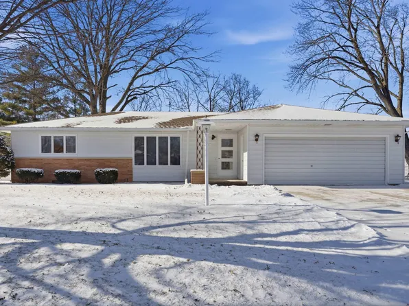 3007 Dallas Dr, Cedar Falls, IA 50613