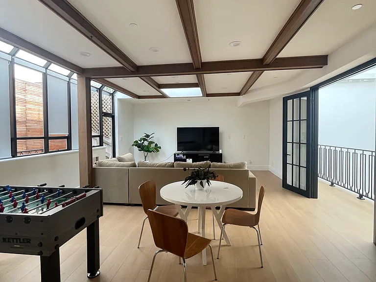 2822 Van Ness Ave — Photo 13