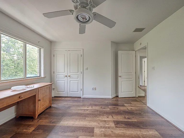 618 Essex Ct — Photo 19