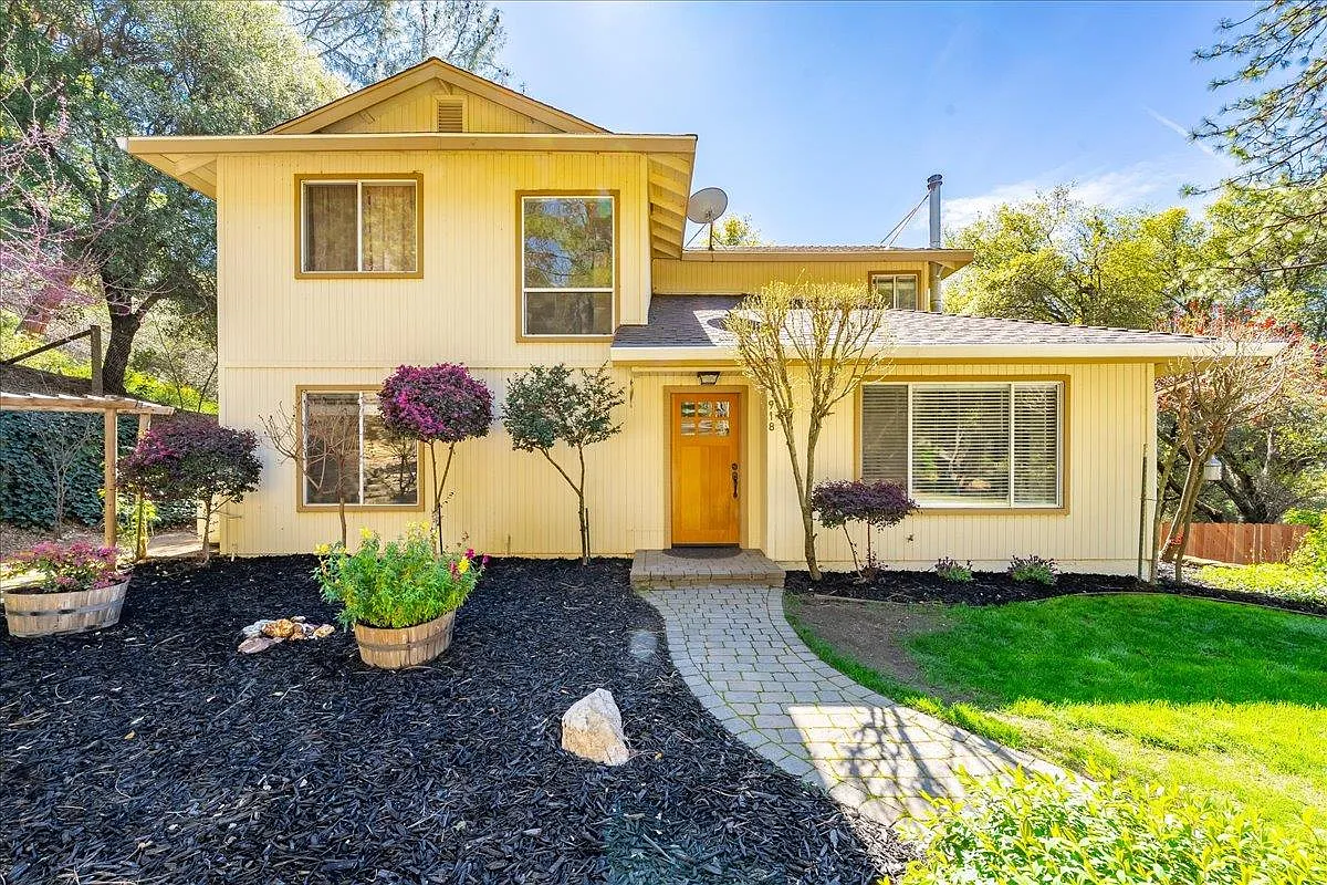 918 Woodpecker Ct photo 1