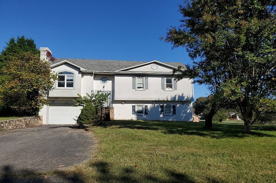 1st image of 32 Autumn Ln