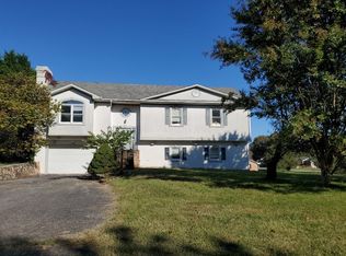 32 Autumn Ln, Troutville, VA 24175