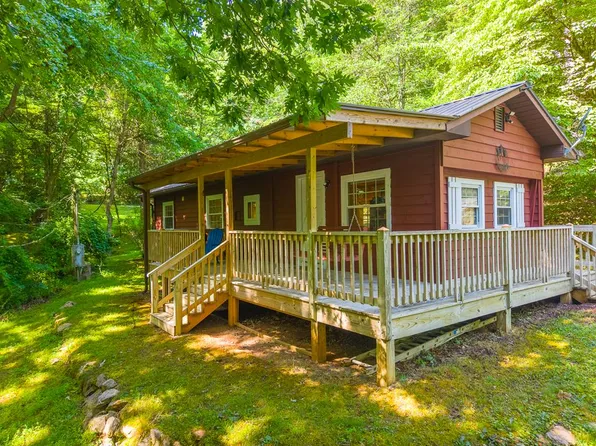 315 Cedar Hills Dr, Franklin, NC 28734