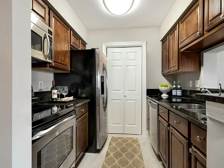 Mizner Court — Photo 42