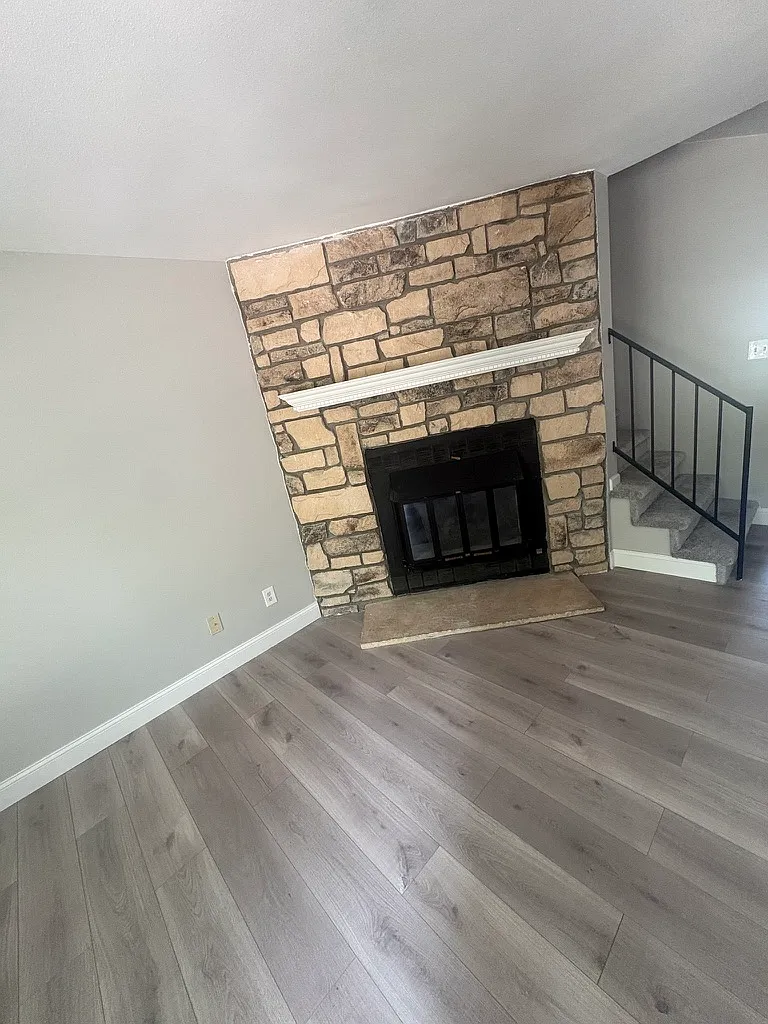 3 bed, 3.5 bath, 1624 sqft, $2,500 — Photo 3