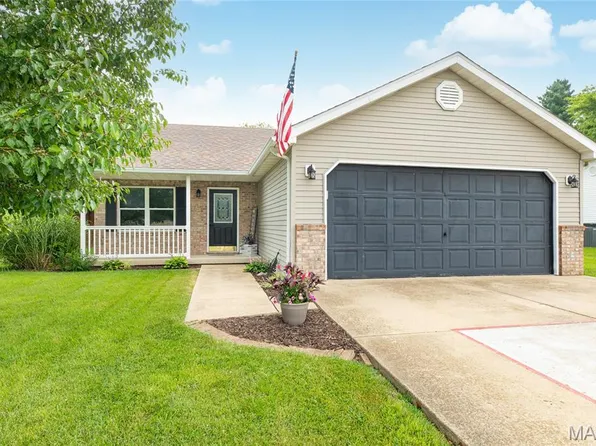 405 Burlington St, Brighton, IL 62012