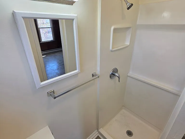  177 Oriole Ave 2ndFlr 2B/1B Carpet SSAppliances PetsOK DblParlor — Photo 10