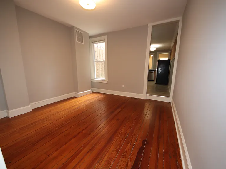 1419 Light St — Photo 8